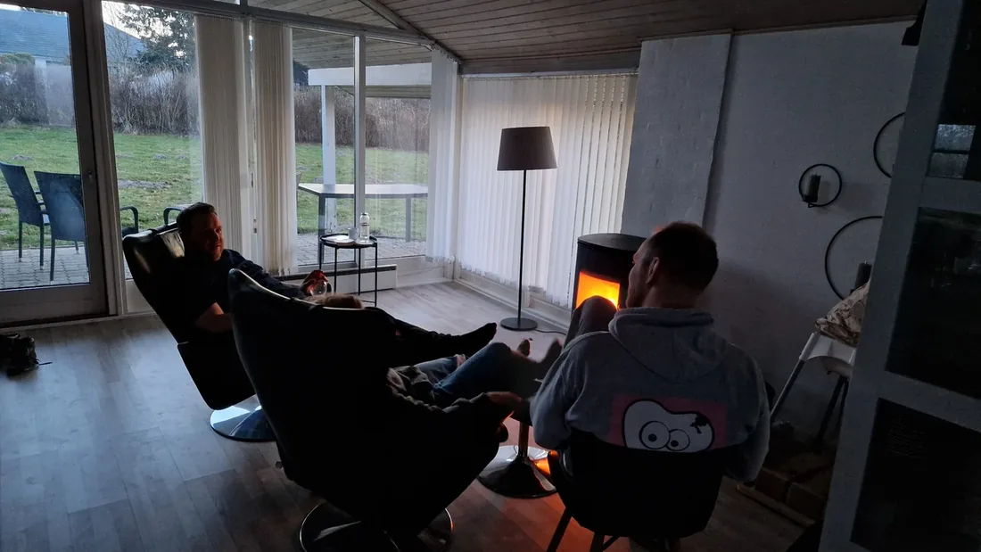Ruhiger Abend am Ofen bei einem früheren Retreat